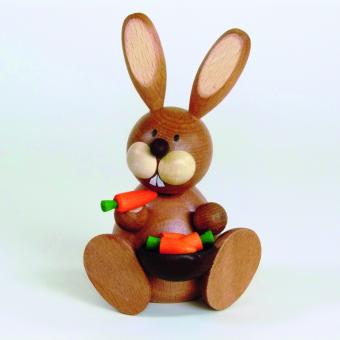 Paul Ullrich Osterhase sitzend mit Möhrenschüssel 