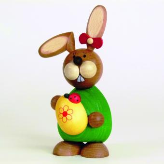 Paul Ullrich Osterhase stehend mit großen gelbem Ei 