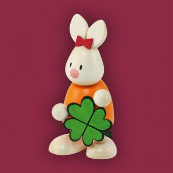 Hobler Osterhase Kaninchen Emma mit Kleeblatt 