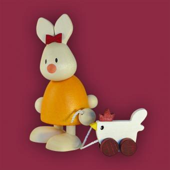 Hobler Osterhase Kaninchen Emma mit Huhn 