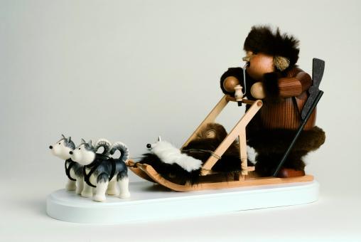 KWO Räuchermann Eskimo mit Hundeschlitten 