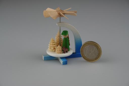 Windspiel Pyramide Jäger farbig 