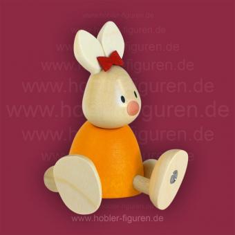 Hobler Osterhase Kaninchen Emma sitzend 