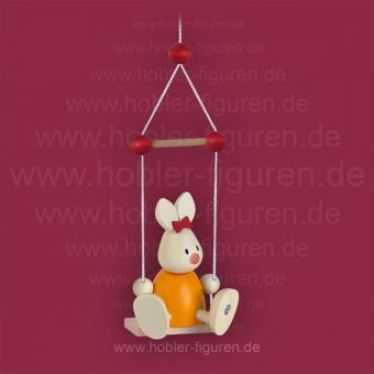 Hobler Osterhase Kaninchen Emma auf Schaukel 
