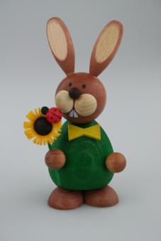 Paul Ullrich Osterhase mit Sonnenblume stehend 