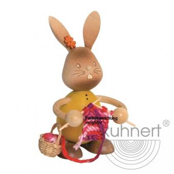 Drechslerei Kuhnert Stupsi Hase mit Strickzeug 