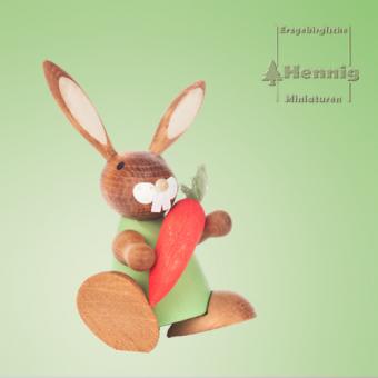 Hennig Miniaturen Hase mit Möhre grün 