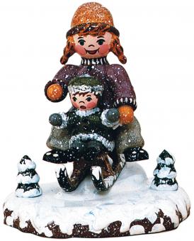 Hubrig Winterkinder Schlittenfahrerin 