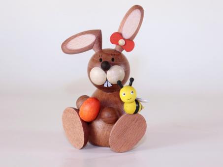 Paul Ullrich Osterhase sitzend mit Ei und Biene Neu 2019 
