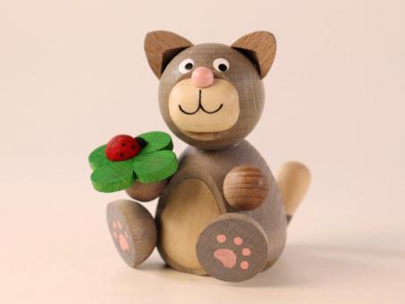 Paul Ullrich Katze Tapsi mit Kleeblatt und Marienkäfer 